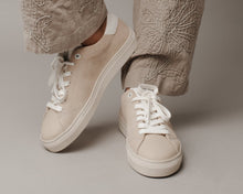 Load image into Gallery viewer, THE GRIT SNEAKERS - Beige - Wayz Sneakers - ethical sneakers with a humanistic footprint