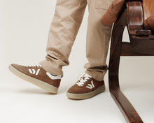 Load image into Gallery viewer, THE MISFIT SNEAKERS - Cognac - Wayz Sneakers - ethical sneakers with a humanistic footprint