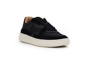 Sonder Shoes Triple Black Vegetable Tanned Leather Sneakers - Front view  | Wayz Sneakers